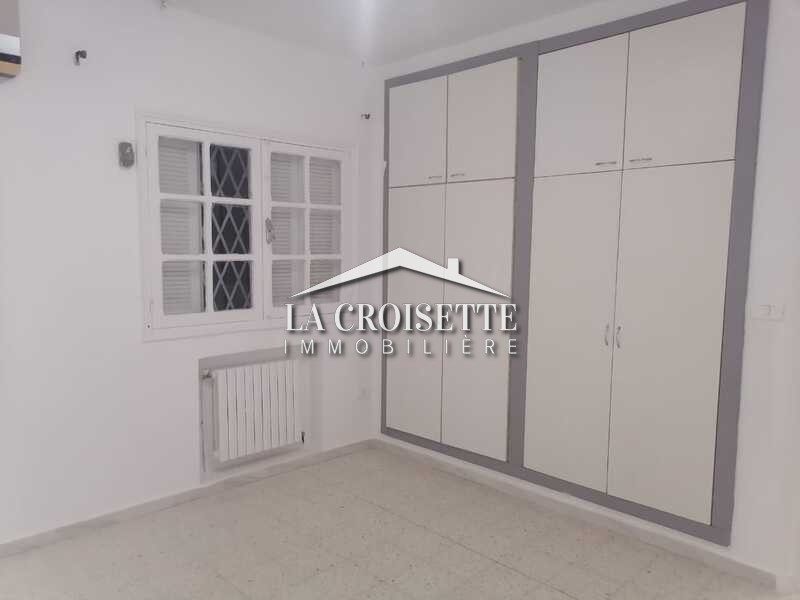 Etage de villa S+3 à La Marsa